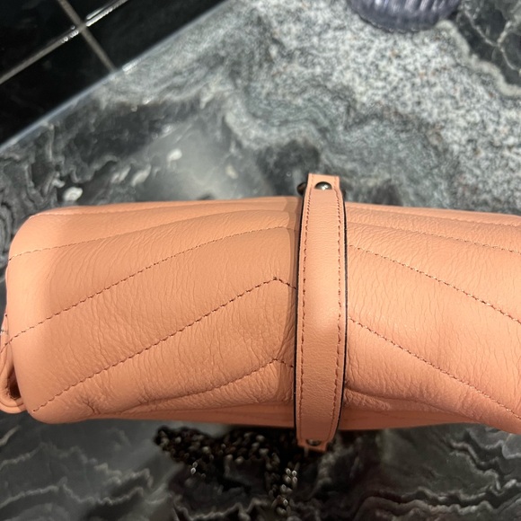 NWT Italians Leather Quilted Crossbody with Detachable Chain Strap - Picture 5 of 10